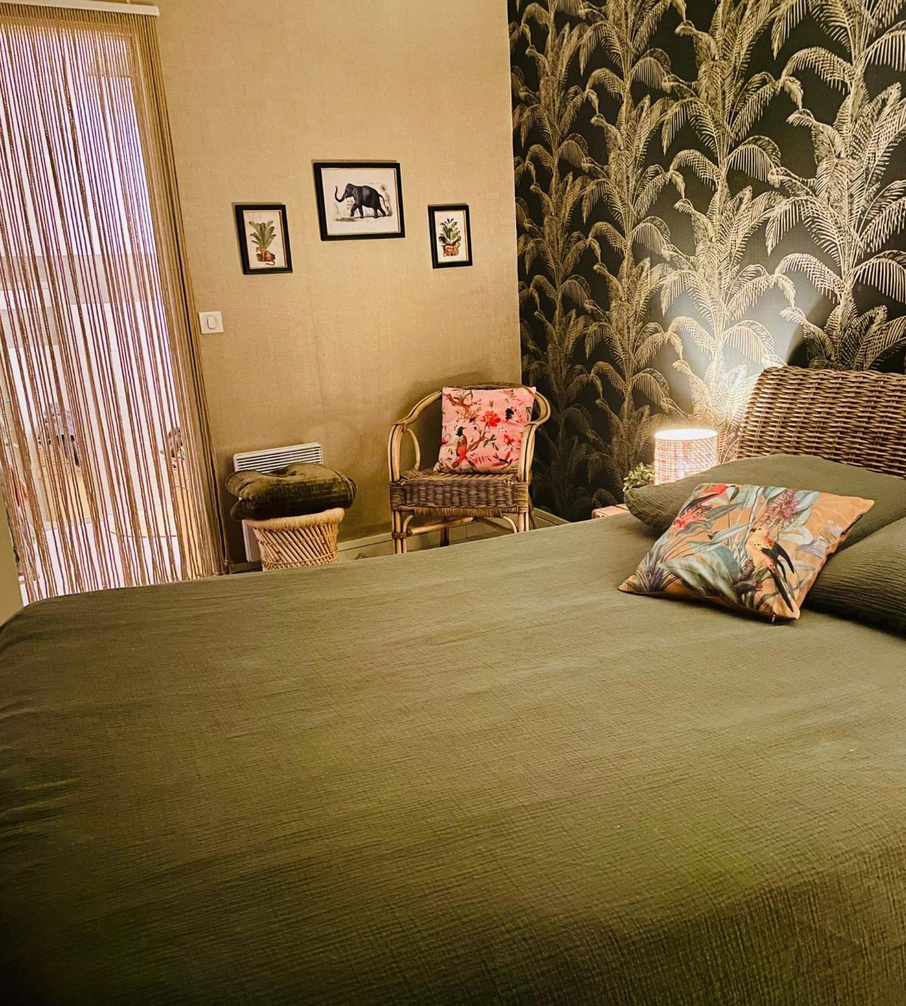 Chambre Boheme Chez Rachel Pau Bagian luar foto
